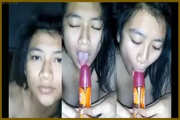 Janda Sange Colmek Pake Botol Parfum poster